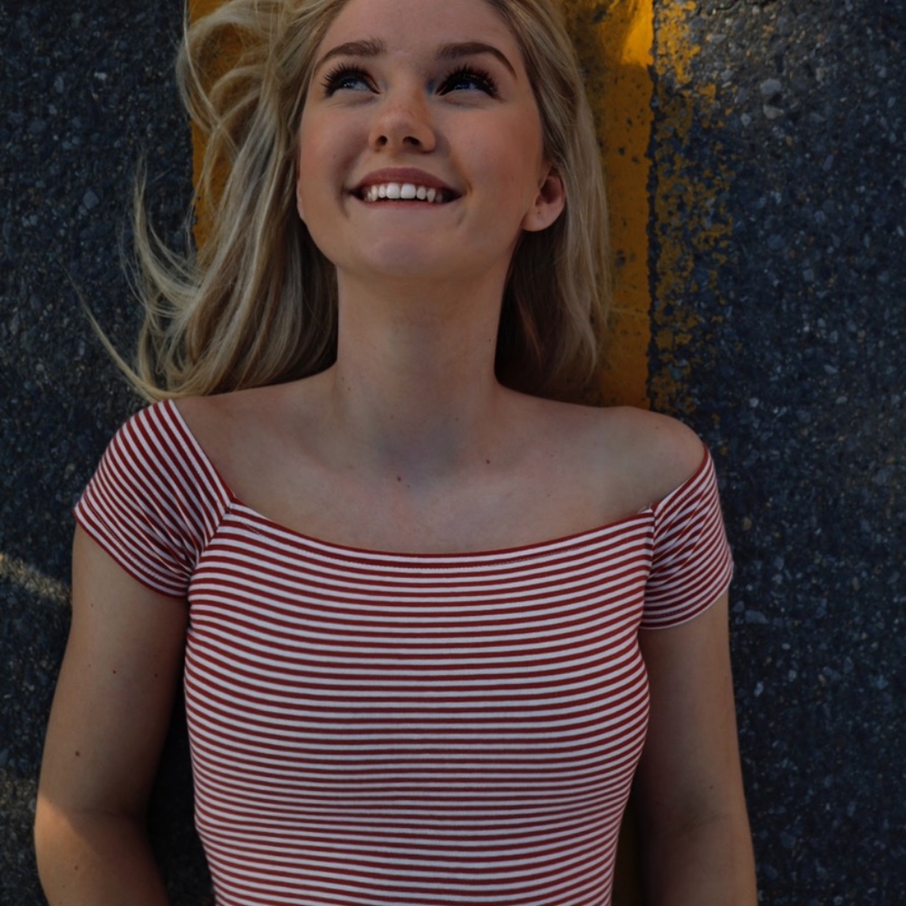 ⭐Red striped shirt